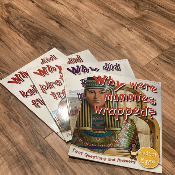 Set of four (4) educational children books ~ mummies ~Roman’s~ pirates ~ knights - Picture 10 of 10